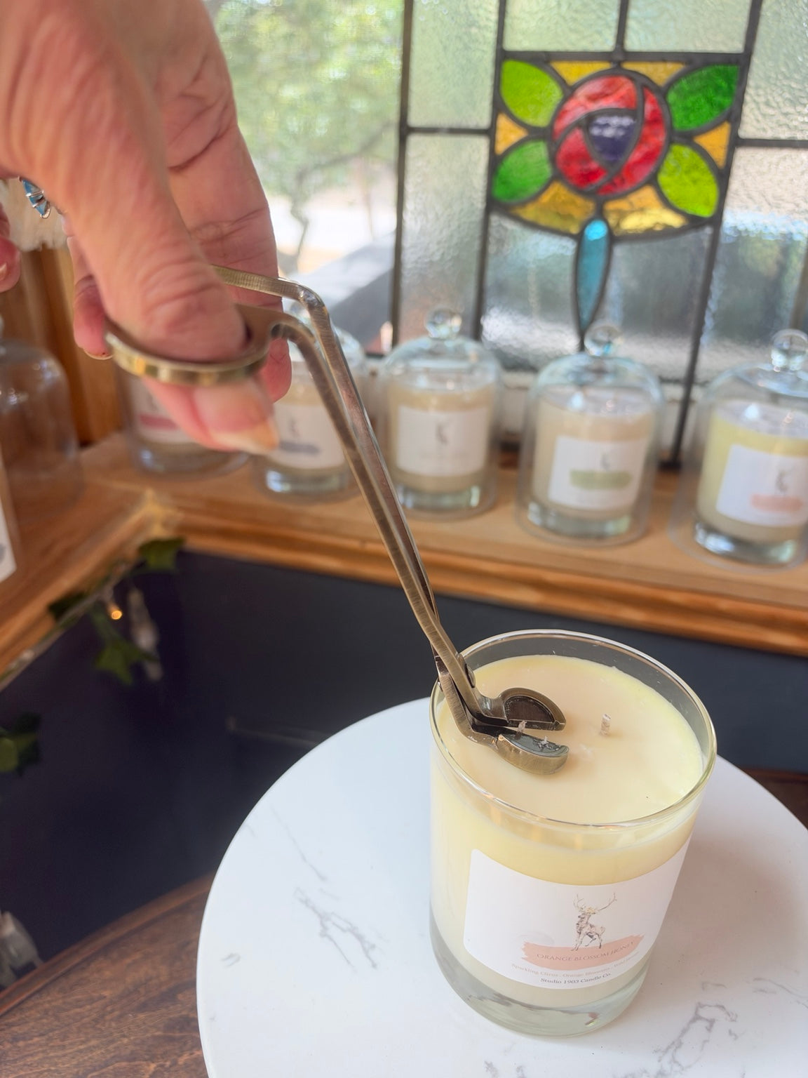 Wickman trimmer cutting the wick of a Studio 1903 candle
